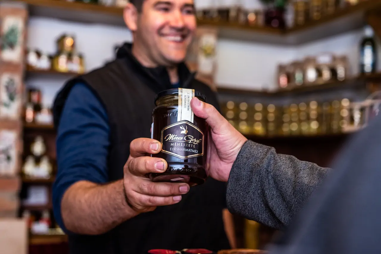 Gergő Mézes’ – Honey Gergő beekeeping
